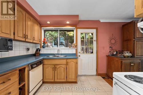 1332 Canvey Crescent S, Mississauga, ON - Indoor Photo Showing Kitchen With Double Sink