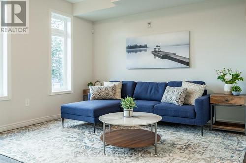 210 - 2620 Binbrook Road E, Hamilton, ON - Indoor Photo Showing Living Room