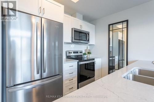 210 - 2620 Binbrook Road E, Hamilton, ON - Indoor Photo Showing Kitchen With Double Sink With Upgraded Kitchen