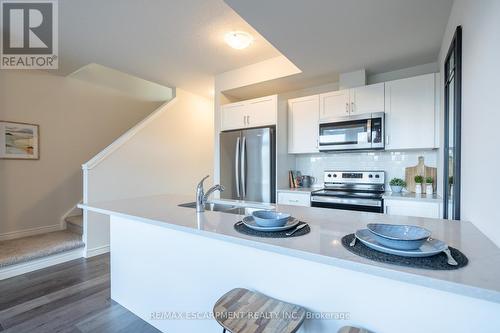 210 - 2620 Binbrook Road E, Hamilton, ON - Indoor Photo Showing Kitchen