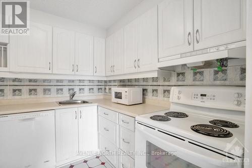 708 - 1100 Ambleside Drive, Ottawa, ON - Indoor Photo Showing Kitchen