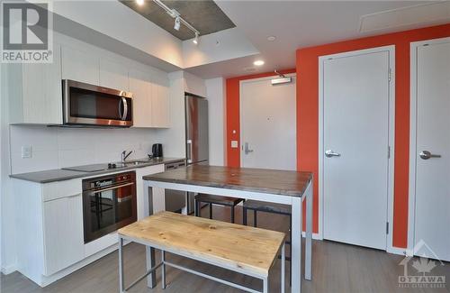 105 Champagne Avenue S Unit#716, Ottawa, ON - Indoor Photo Showing Kitchen