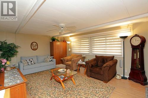 83 Dunes Drive, Lambton Shores (Grand Bend), ON - Indoor Photo Showing Living Room