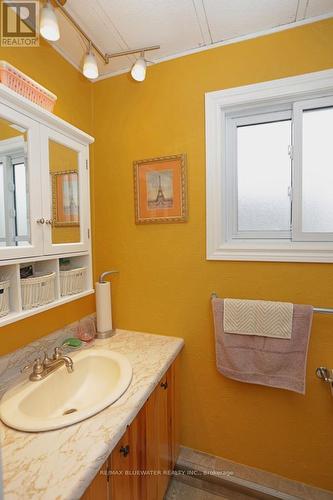 83 Dunes Drive, Lambton Shores (Grand Bend), ON - Indoor Photo Showing Bathroom