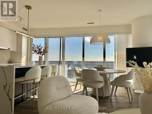 5811 - 55 Cooper Street, Toronto, ON - Indoor Photo Showing Dining Room