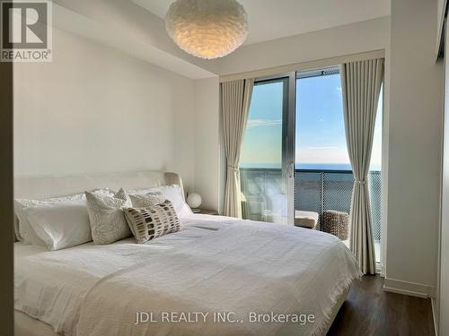 5811 - 55 Cooper Street, Toronto, ON - Indoor Photo Showing Bedroom