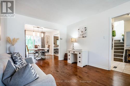 1098 Stephenson Drive, Burlington, ON - Indoor Photo Showing Living Room