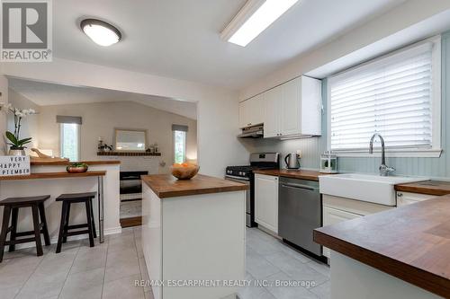 1098 Stephenson Drive, Burlington, ON - Indoor Photo Showing Kitchen