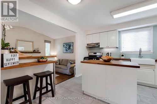 1098 Stephenson Drive, Burlington, ON - Indoor Photo Showing Kitchen