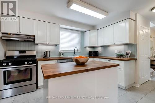 1098 Stephenson Drive, Burlington, ON - Indoor Photo Showing Kitchen