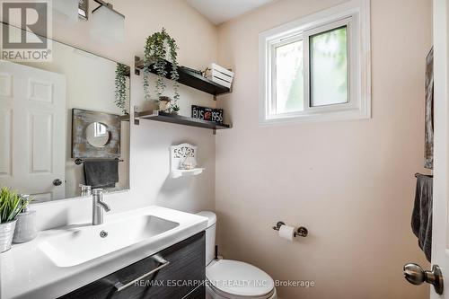 1098 Stephenson Drive, Burlington, ON - Indoor Photo Showing Bathroom