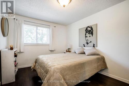 1098 Stephenson Drive, Burlington, ON - Indoor Photo Showing Bedroom