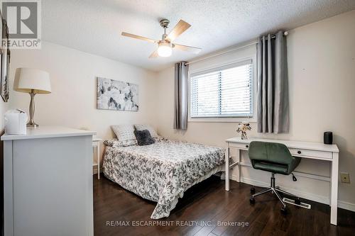 1098 Stephenson Drive, Burlington, ON - Indoor Photo Showing Bedroom