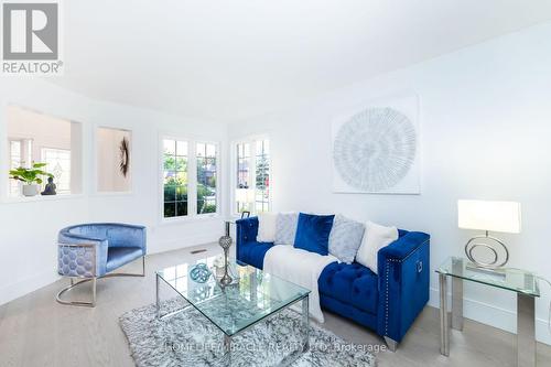 1030 Old Oak Drive, Oakville, ON - Indoor Photo Showing Living Room