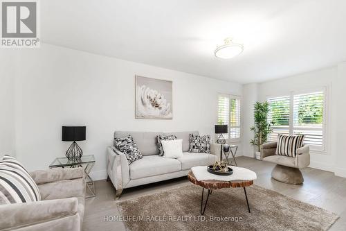 1030 Old Oak Drive, Oakville, ON - Indoor Photo Showing Living Room