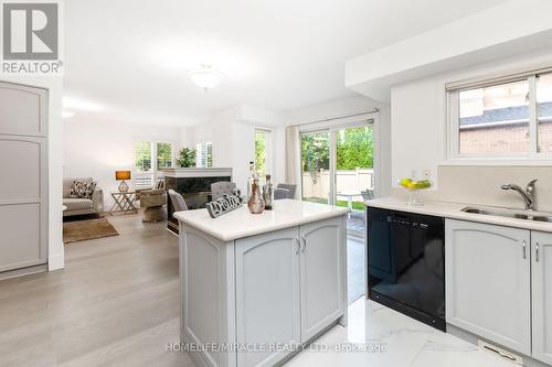 1030 Old Oak Drive, Oakville, ON - Indoor Photo Showing Kitchen