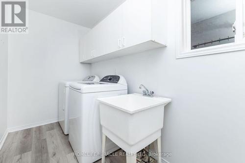 1030 Old Oak Drive, Oakville, ON - Indoor Photo Showing Laundry Room