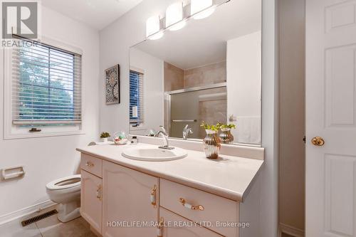 1030 Old Oak Drive, Oakville, ON - Indoor Photo Showing Bathroom