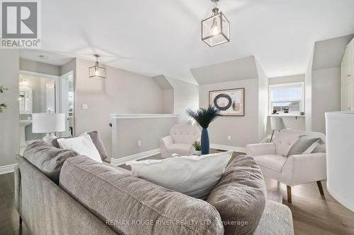 99 Greenaway Circle, Port Hope, ON - Indoor Photo Showing Living Room