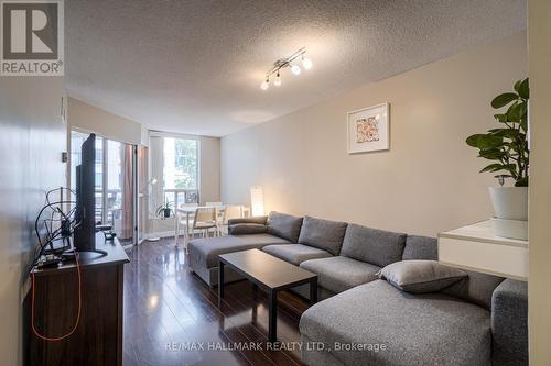 414 - 92 King Street E, Toronto, ON - Indoor Photo Showing Living Room