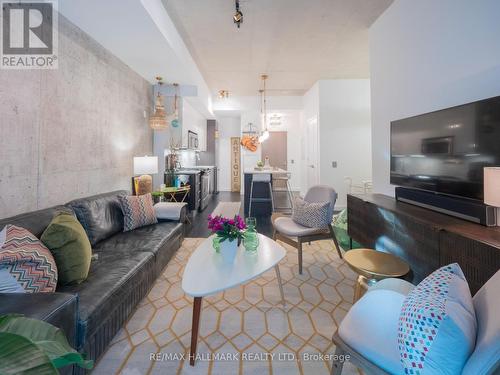 526 - 90 Broadview Avenue, Toronto, ON - Indoor Photo Showing Living Room