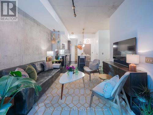 526 - 90 Broadview Avenue, Toronto, ON - Indoor Photo Showing Living Room