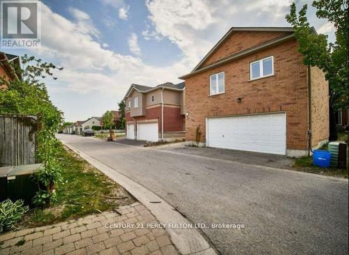 Coach - 38 Milroy Lane, Markham, ON - Outdoor