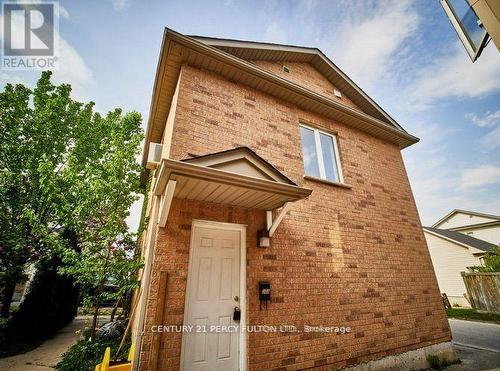 Coach - 38 Milroy Lane, Markham, ON - Outdoor With Exterior