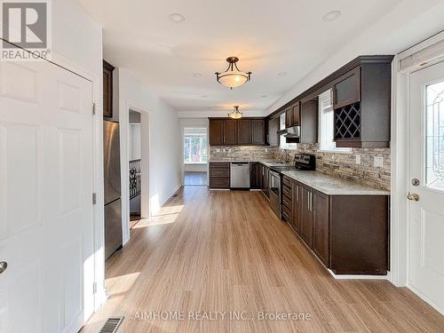 57 Gladman Avenue, Newmarket, ON - Indoor Photo Showing Kitchen