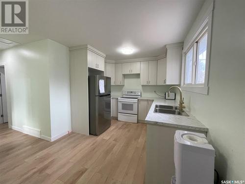 945 Cameron Street, Regina, SK - Indoor Photo Showing Kitchen With Double Sink