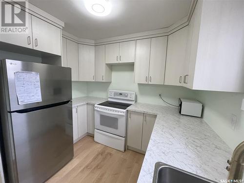 945 Cameron Street, Regina, SK - Indoor Photo Showing Kitchen