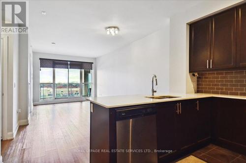 523 - 2480 Prince Michael Drive, Oakville, ON - Indoor Photo Showing Kitchen