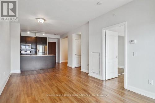 523 - 2480 Prince Michael Drive, Oakville, ON - Indoor Photo Showing Kitchen