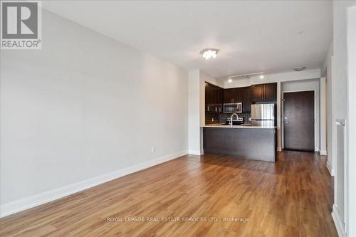 523 - 2480 Prince Michael Drive, Oakville, ON - Indoor Photo Showing Kitchen