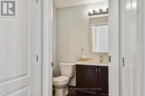 523 - 2480 Prince Michael Drive, Oakville, ON - Indoor Photo Showing Bathroom