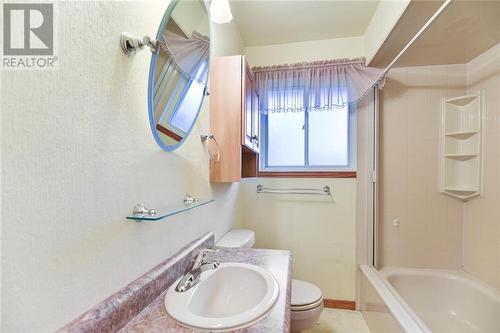 12 Aldershot Avenue, Brockville, ON - Indoor Photo Showing Bathroom