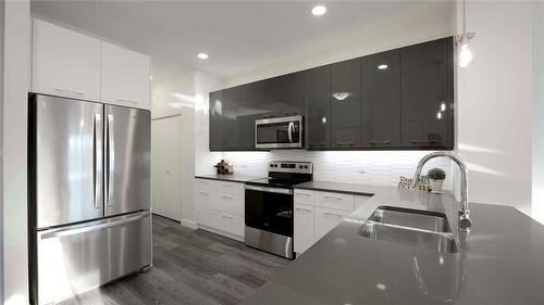 80 Cornerstone Heights, Winnipeg, MB - Indoor Photo Showing Kitchen With Double Sink With Upgraded Kitchen