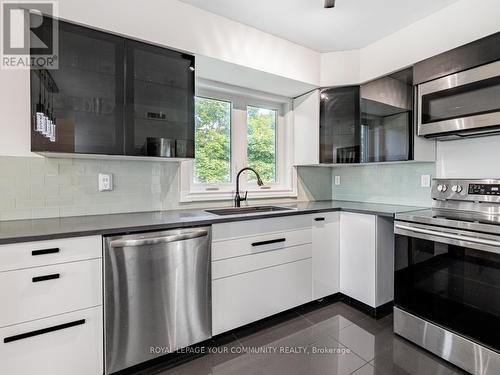 306 - 3095 Cawthra Road, Mississauga, ON - Indoor Photo Showing Kitchen