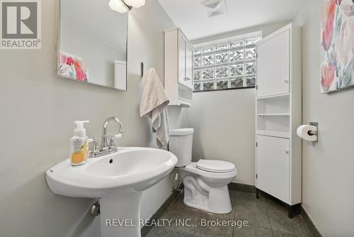 93 Willowridge Road, Toronto, ON - Indoor Photo Showing Bathroom