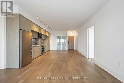 4218 - 585 Bloor Street E, Toronto, ON - Indoor Photo Showing Kitchen