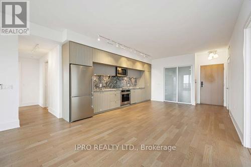 4218 - 585 Bloor Street E, Toronto, ON - Indoor Photo Showing Kitchen