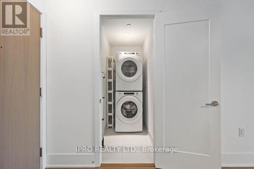 4218 - 585 Bloor Street E, Toronto, ON - Indoor Photo Showing Laundry Room