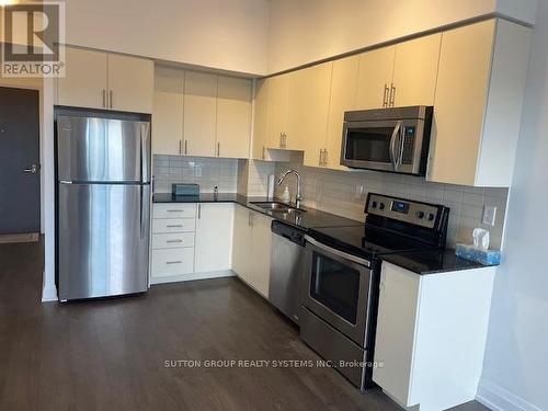 626 - 7900 Bathurst Street, Vaughan, ON - Indoor Photo Showing Kitchen With Stainless Steel Kitchen