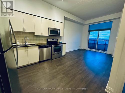 626 - 7900 Bathurst Street, Vaughan, ON - Indoor Photo Showing Kitchen With Stainless Steel Kitchen