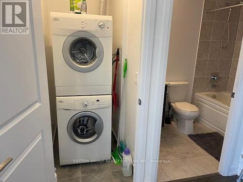 626 - 7900 Bathurst Street, Vaughan, ON - Indoor Photo Showing Laundry Room