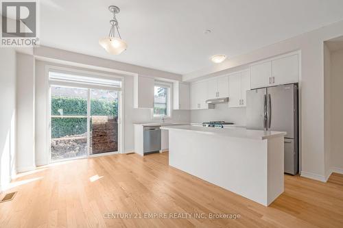 1408 Oakmont Common, Burlington, ON - Indoor Photo Showing Kitchen With Stainless Steel Kitchen With Upgraded Kitchen