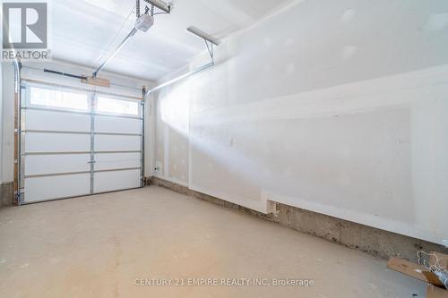 1408 Oakmont Common, Burlington, ON - Indoor Photo Showing Garage