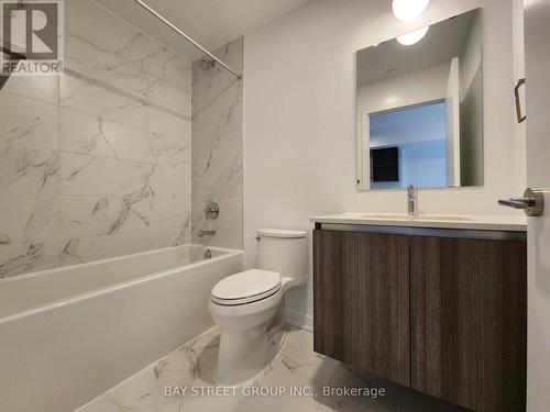 521 - 395 Dundas Street W, Oakville, ON - Indoor Photo Showing Bathroom