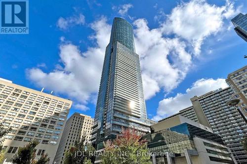 3213 - 386 Yonge Street, Toronto, ON - Outdoor With Facade