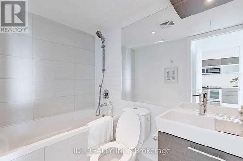 3213 - 386 Yonge Street, Toronto, ON - Indoor Photo Showing Bathroom